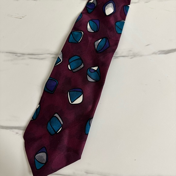 Elegant Geometric Patterned Tie in Purple and Blue - Picture 2 of 4